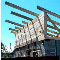 Kako zgraditi skedenj z lastnimi rokami s poševno streho korak za korakom