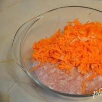 Paprike, polnjene z mesom in surovim rižem